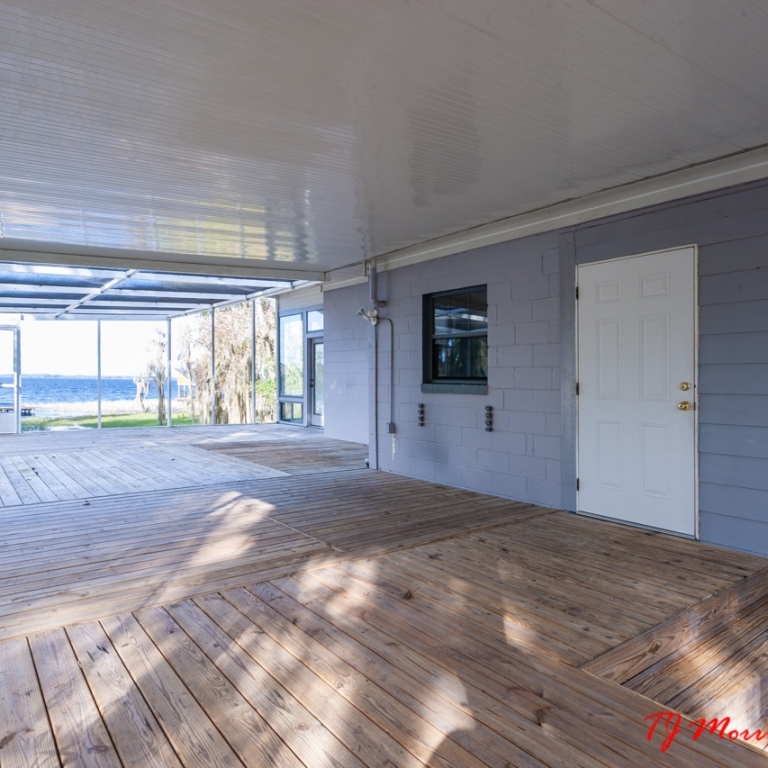 Screened-in Porch