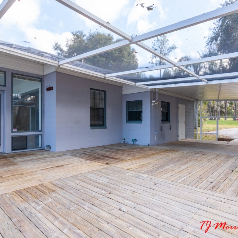 Screened-in Porch