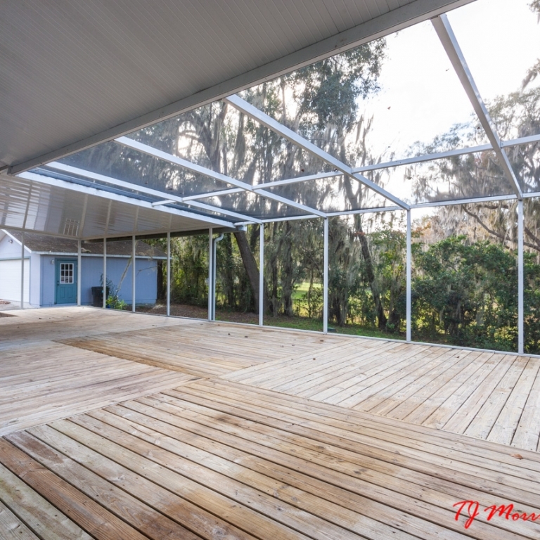 Screened-in Porch