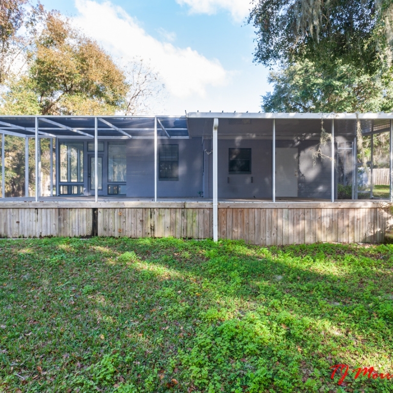 Screened-in Porch